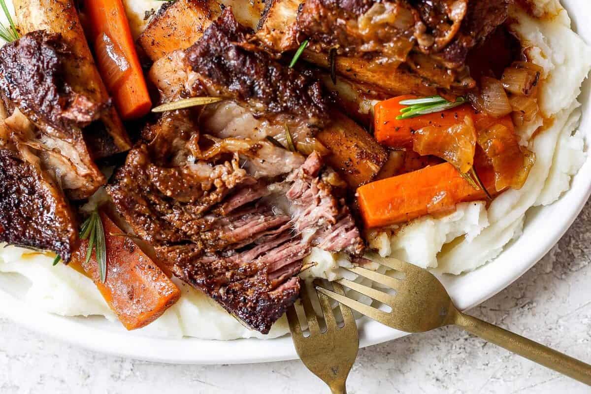 Tender Red Wine Braised Short Ribs Recipe