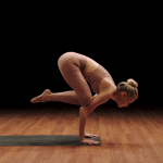 how-to-do-crow-pose-in-yoga-(kakasana)